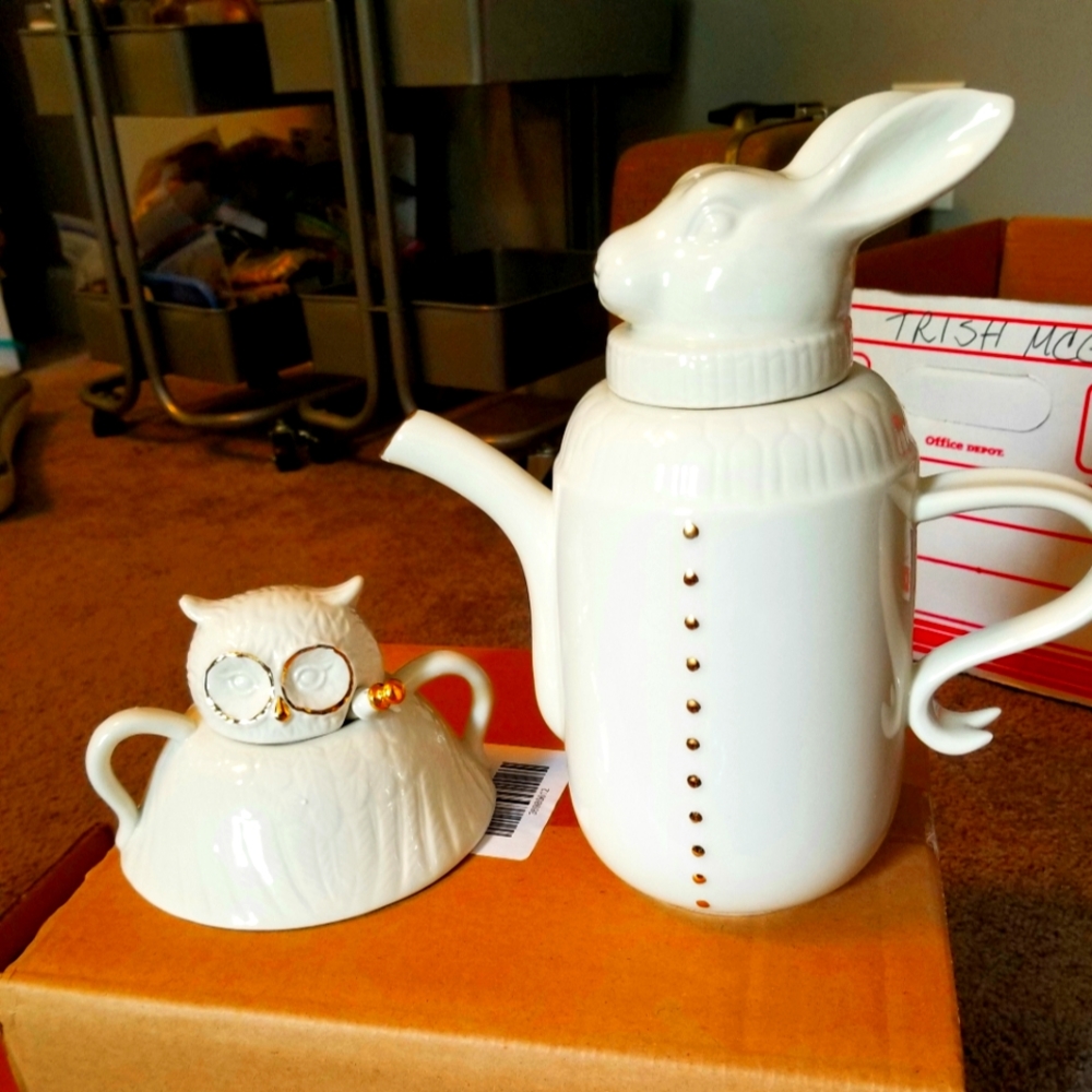 Anthropologie Balducci Teapot & Sugar